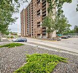 Bright 2-Bedroom Renovated Condo with Views – Dalhousie (PC2775)