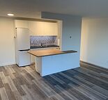 2 BEDROOM 3rd FLOOR EDGE OF DT  HEAT/WATER INCL