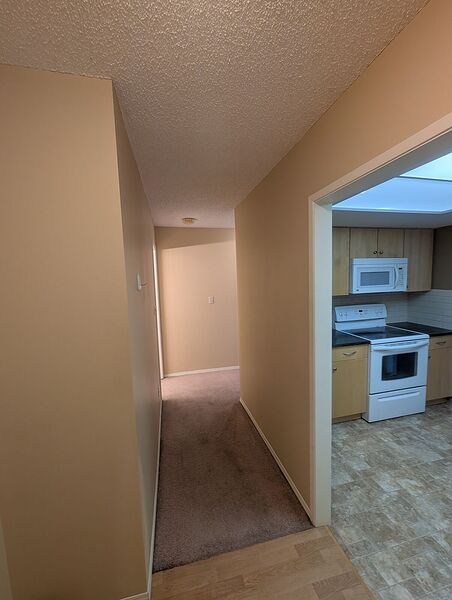 Calgary 1 bedroom Condo Unit for rent. Property photo: 135765-2