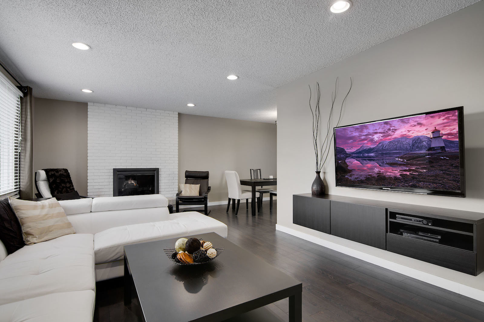 Calgary 3 bedrooms Main Floor for rent. Property photo: 136434-1