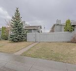 GREAT LOCATION-JUST LIKE NEW - ALBERT PARK  2 BEDROOM 1 BATH BI-LEVEL  TOWNHOUSE