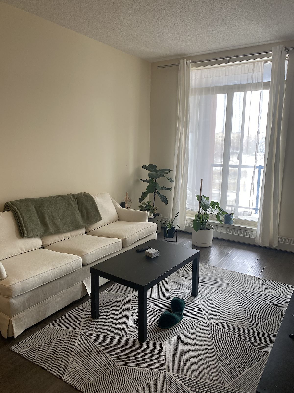 Calgary 1 bedroom Condo Unit for rent. Property photo: 139361-1