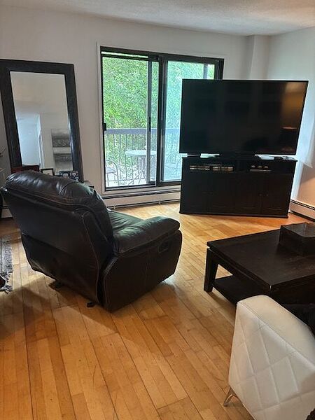 Calgary 1 bedroom Apartment for rent. Property photo: 13944-3