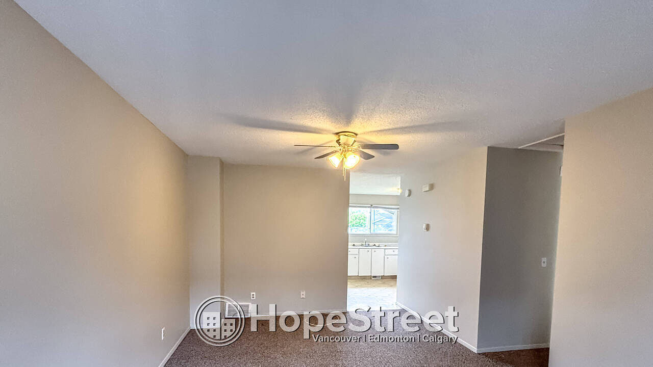 Calgary 3 bedrooms Townhouse for rent. Property photo: 140419-1