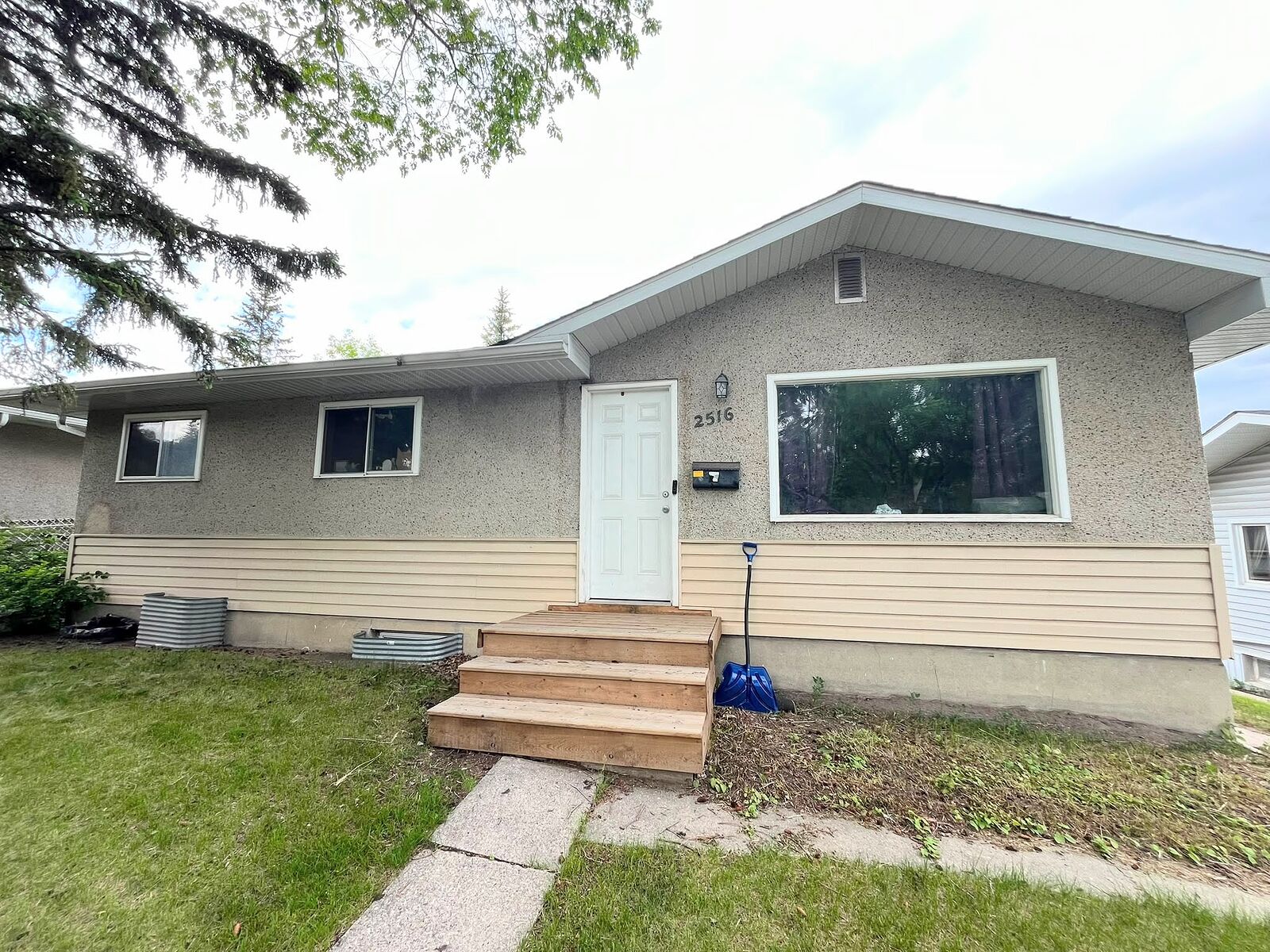 Calgary 3 bedrooms House for rent. Property photo: 141094-1