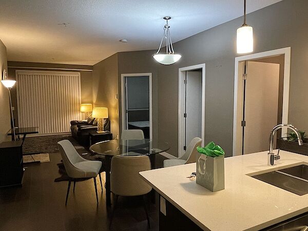 Calgary 1 + Den bedrooms Condo Unit for rent. Property photo: 143318-2