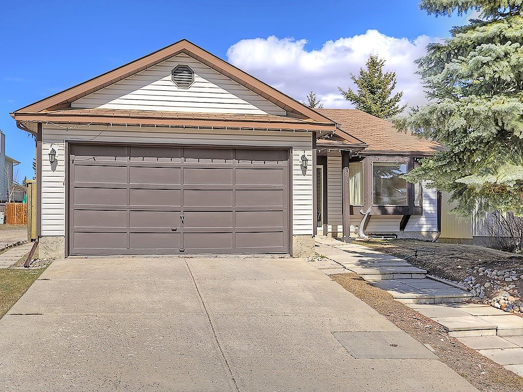 Calgary 4 bedrooms House for rent. Property photo: 143397-1