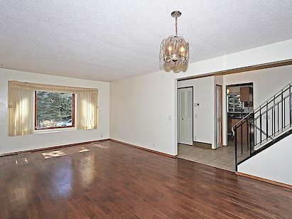 Calgary 4 bedrooms House for rent. Property photo: 143397-2