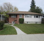 Banff trail near UofC  and LRT 3 Bedroom Main Floor ***utilities included*** — Banff Trail, Calgary