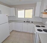 Big Bright 2 Bedroom Main  - Newly Renovated and Garage Avaliable
