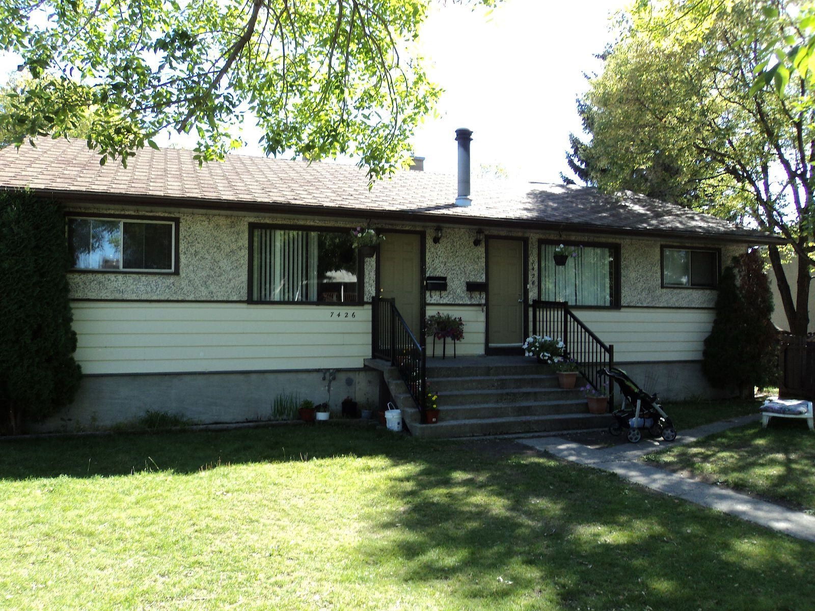 Calgary 2 bedrooms Duplex for rent. Property photo: 146320-1
