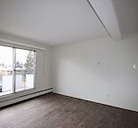 Nice Hillhurst Location:  Central, 1bdrm, 5min dwntwn,1 blk bus, South balconey