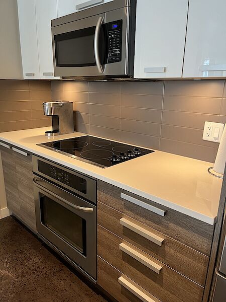 Calgary 1 + Den bedrooms Condo Unit for rent. Property photo: 148958-2
