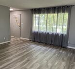 Bright and spacious 3brd main floor with fenced yard in Southview