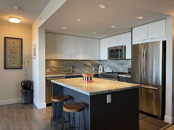 Calgary 2 bedrooms Condo Unit for rent. Property photo: 150056-2