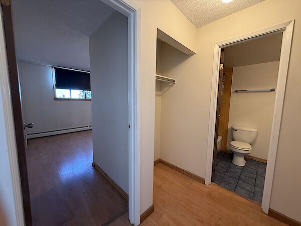 Calgary 1 bedroom Apartment for rent. Property photo: 15883-3