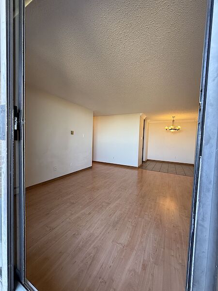 Calgary 1 bedroom Apartment for rent. Property photo: 15883-2