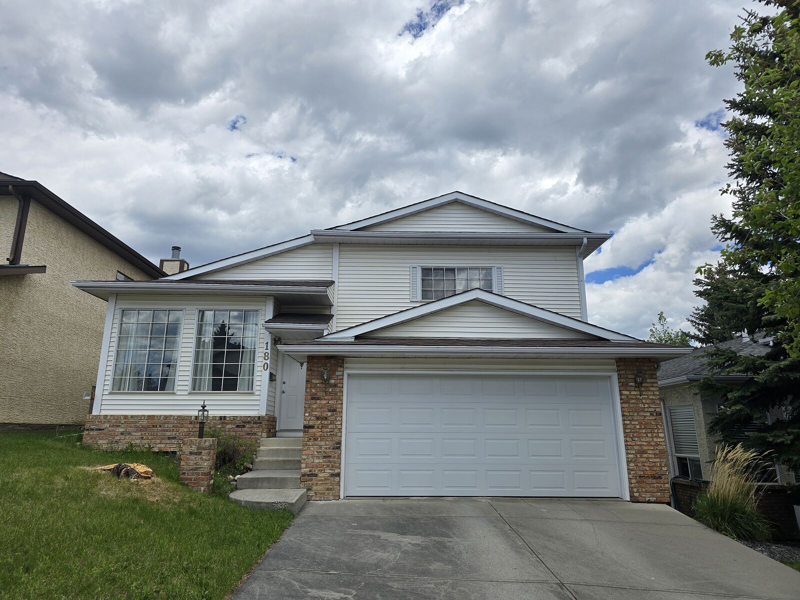Calgary 3 bedrooms House for rent. Property photo: 15886-1