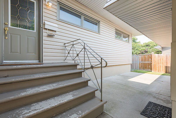 Calgary 4 + Den bedrooms House for rent. Property photo: 16020-2