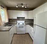 Newly Renod 2BR Mn Flr-NEW kitchen/bath+large fenced yard/deck+hardwood-pets ok