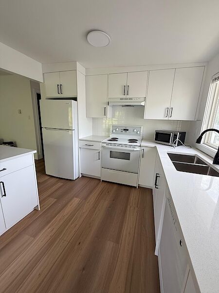 Calgary 3 bedrooms Main Floor for rent. Property photo: 16903-3