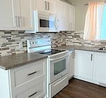 Reno'd 2BR Main Floor near LRT-NEW kitchen,tub,hardwood+dishwahter-pets ok