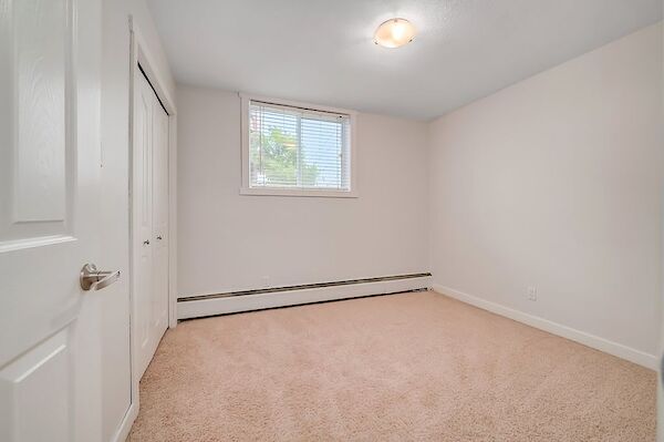 Calgary 2 bedrooms Condo Unit for rent. Property photo: 19136-2