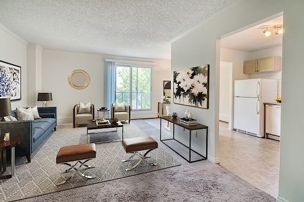 Centre Pointe West - Enjoy a $500 Move-In Bonus When You Sign a 12-Month Lease.