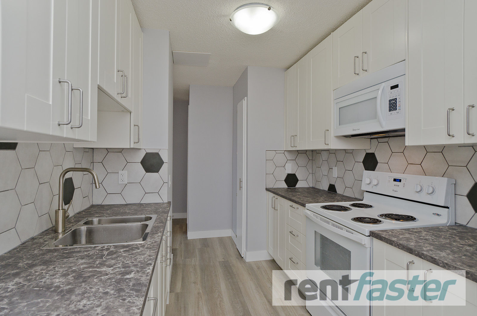 Calgary 3 bedrooms Townhouse for rent. Property photo: 20817-1