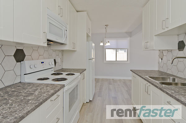 Calgary 3 bedrooms Townhouse for rent. Property photo: 20817-2