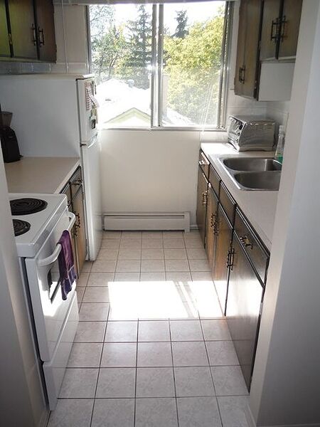 Calgary 1 bedroom Apartment for rent. Property photo: 20915-3