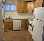 Huge Bright One Bedroom with En-suite Laundry