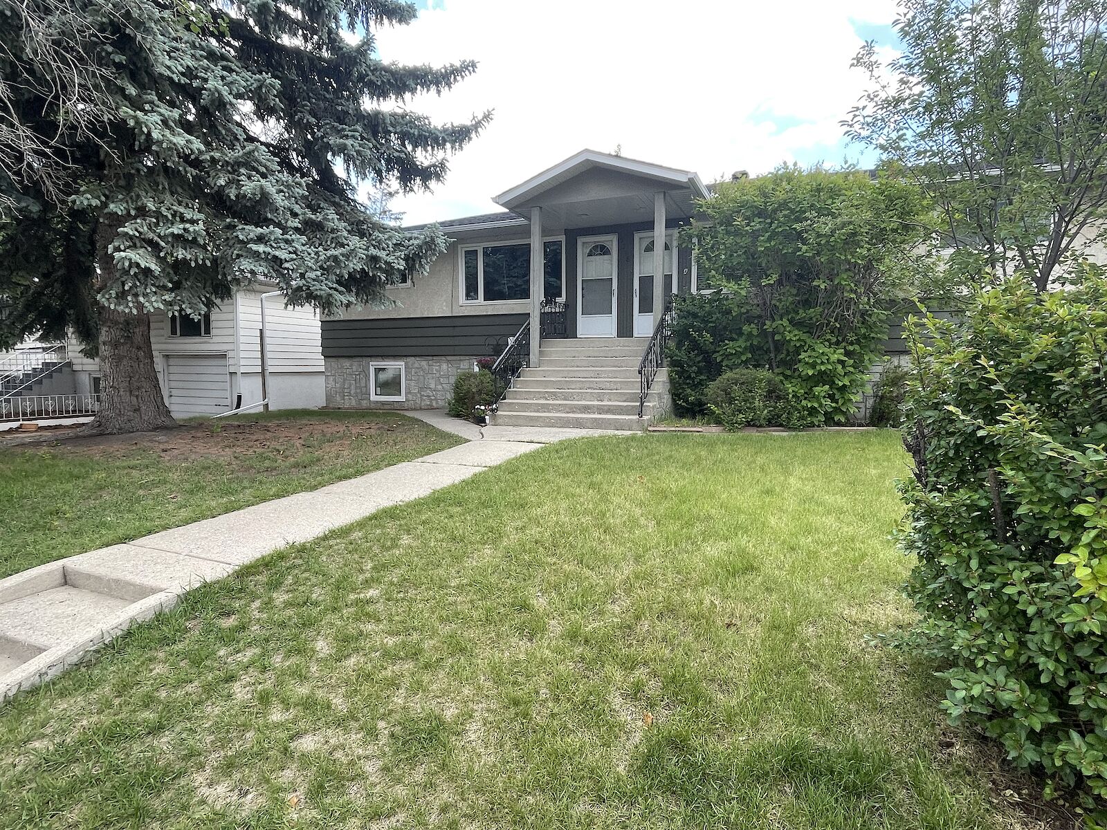 Calgary 2 + Den bedrooms Main Floor for rent. Property photo: 2132-1