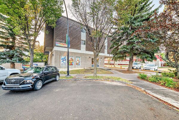 AVERY ARMS - Bonnie Doon 2 Bedroom suite /w Balcony