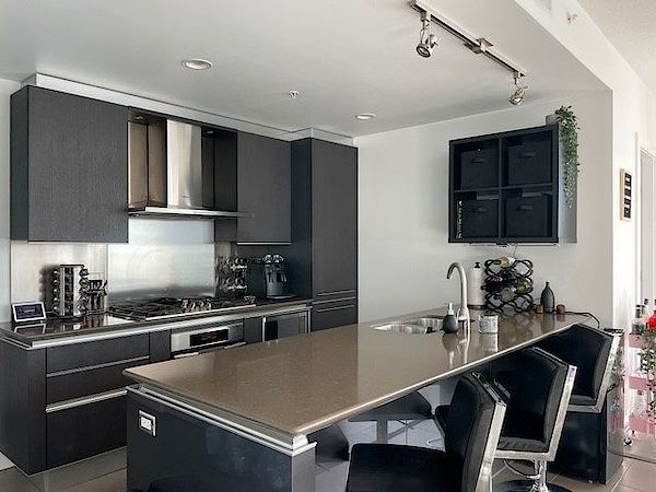 Calgary 2 bedrooms Condo Unit for rent. Property photo: 25658-3