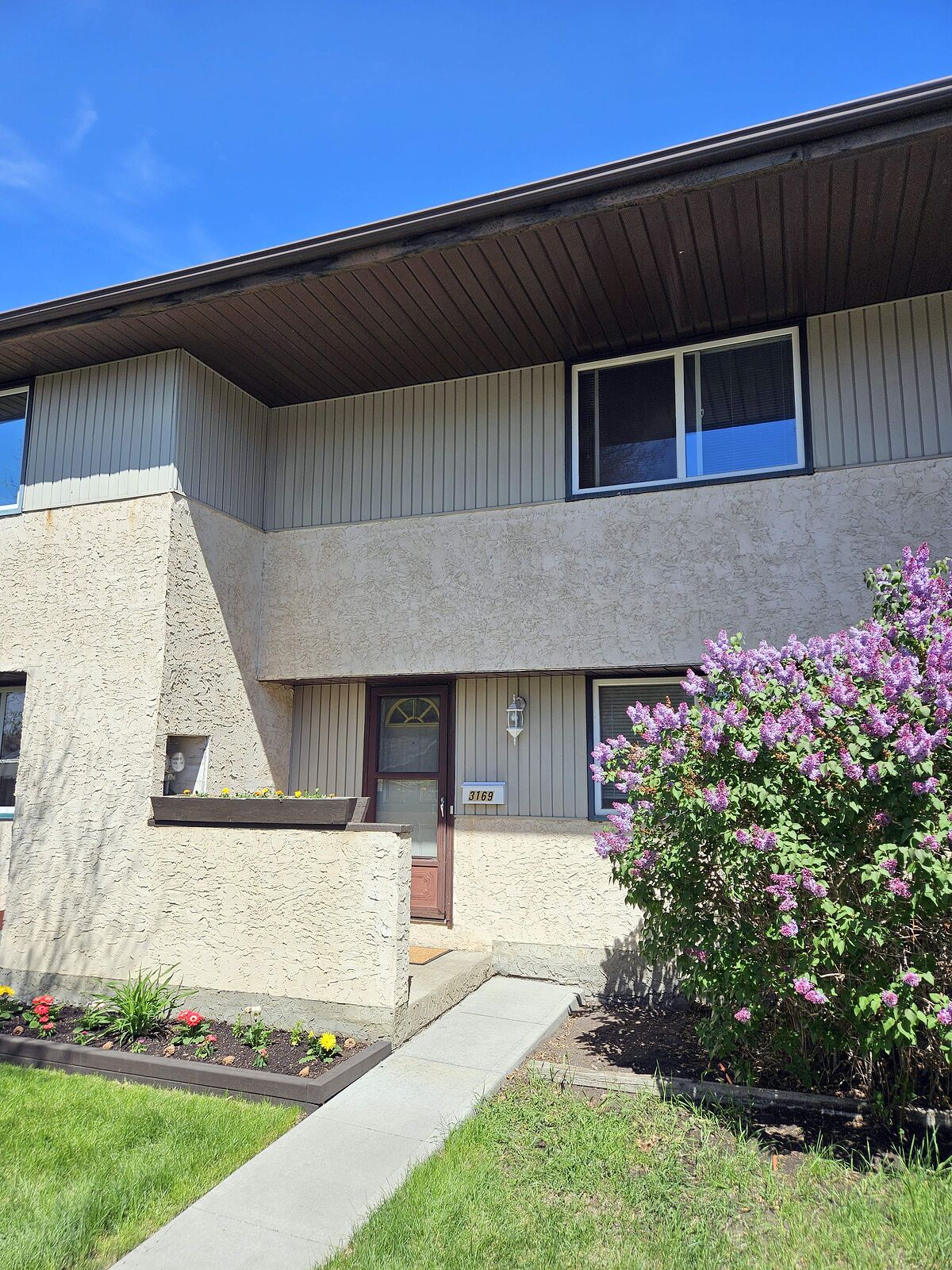Edmonton 3 bedrooms Townhouse for rent. Property photo: 278047-1