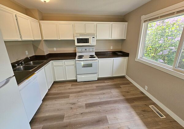 Edmonton 3 bedrooms Townhouse for rent. Property photo: 278047-2