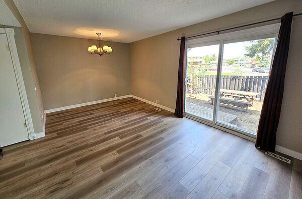Edmonton 3 bedrooms Townhouse for rent. Property photo: 278047-3