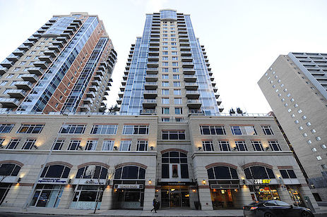Executive 2 Bedroom 2 Bathroom + Den Fully Furnish Condo
