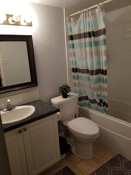 Calgary 2 bedrooms Room For Rent for rent. Property photo: 28470-2