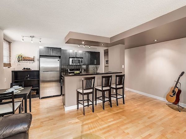 Calgary 2 bedrooms Condo Unit for rent. Property photo: 290103-3