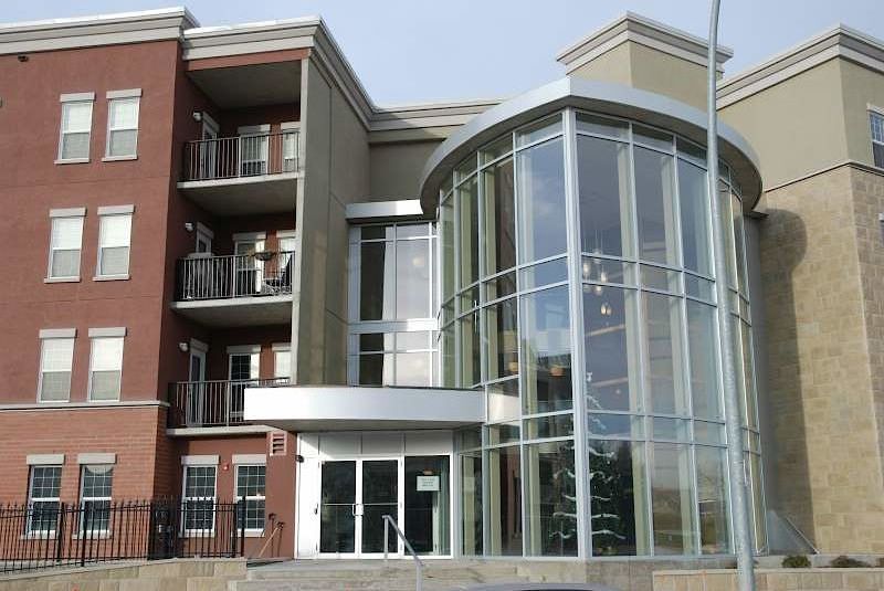 Calgary 1 + Den bedrooms Condo Unit for rent. Property photo: 292268-1