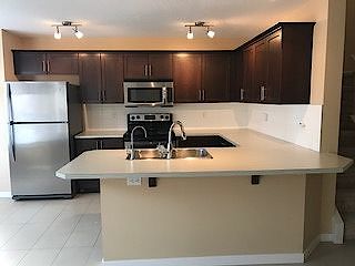 Calgary 3 bedrooms House for rent. Property photo: 294088-2