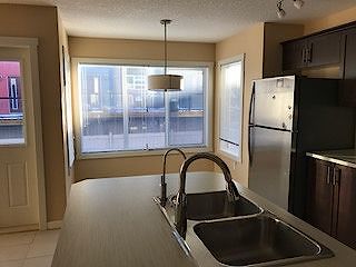 Calgary 3 bedrooms House for rent. Property photo: 294088-3