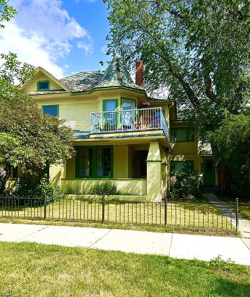 CHARACTER ONE BEDROOM IN THE BELTLINE, CLOSE TO 17TH AVENUE