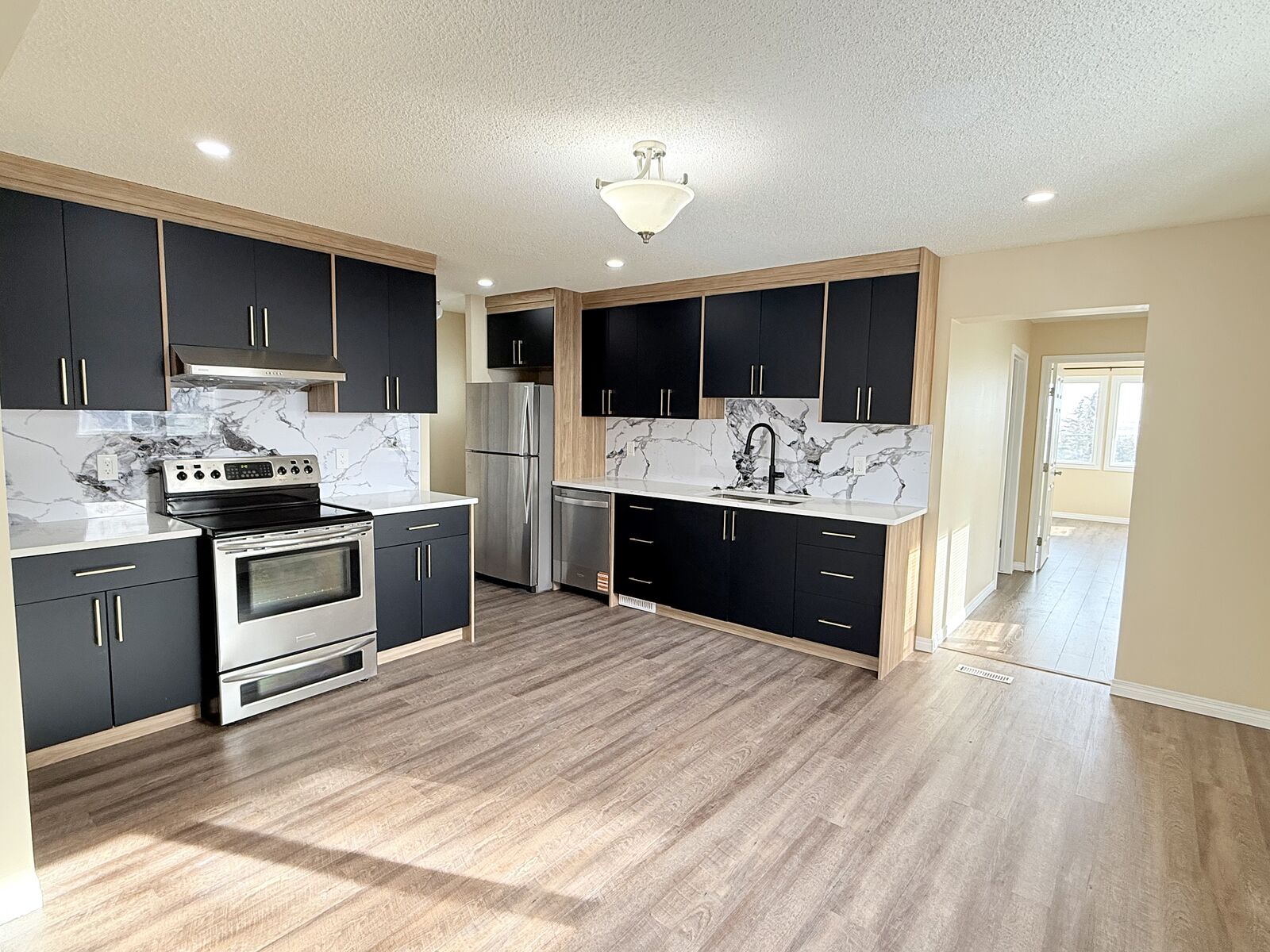 Calgary 2 bedrooms Main Floor for rent. Property photo: 295096-1