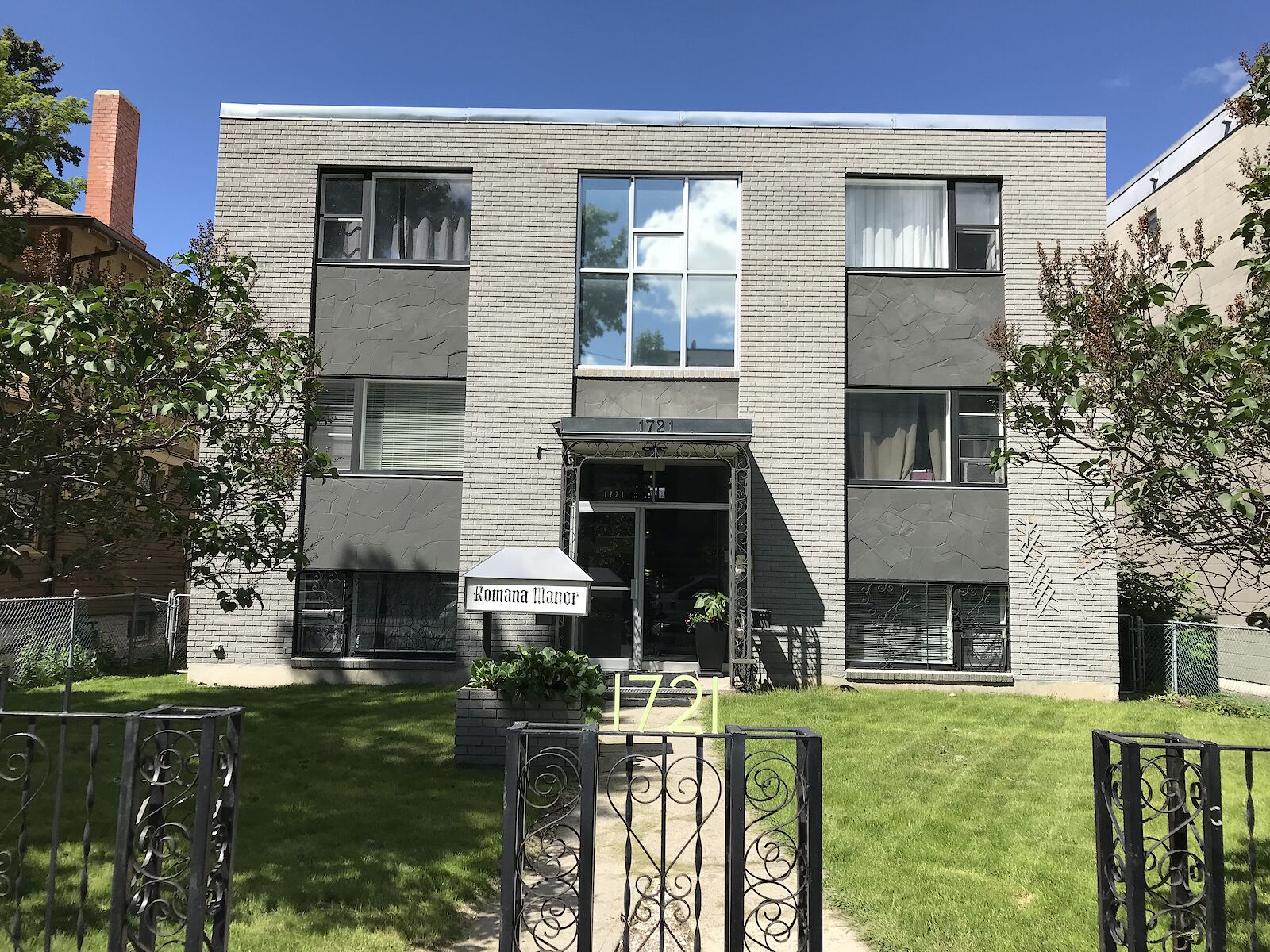 Calgary bachelor bedrooms Apartment for rent. Property photo: 297950-1