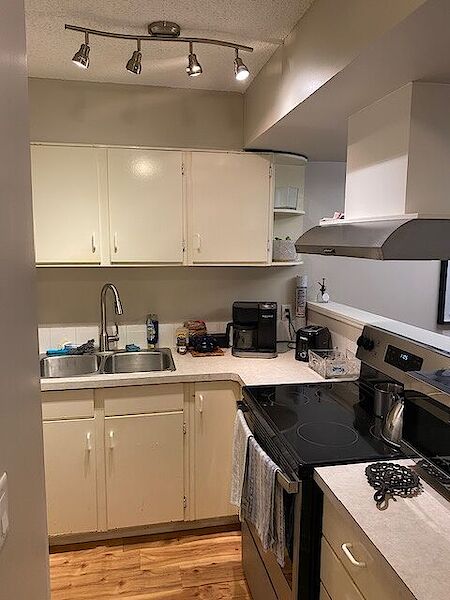 Calgary 2 bedrooms Condo Unit for rent. Property photo: 297993-2