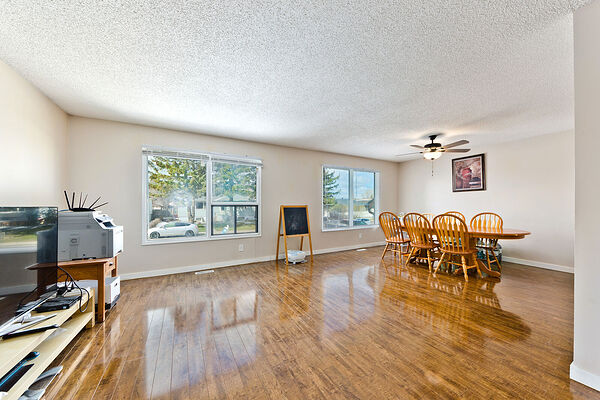 Calgary 2 bedrooms Main Floor for rent. Property photo: 299507-2