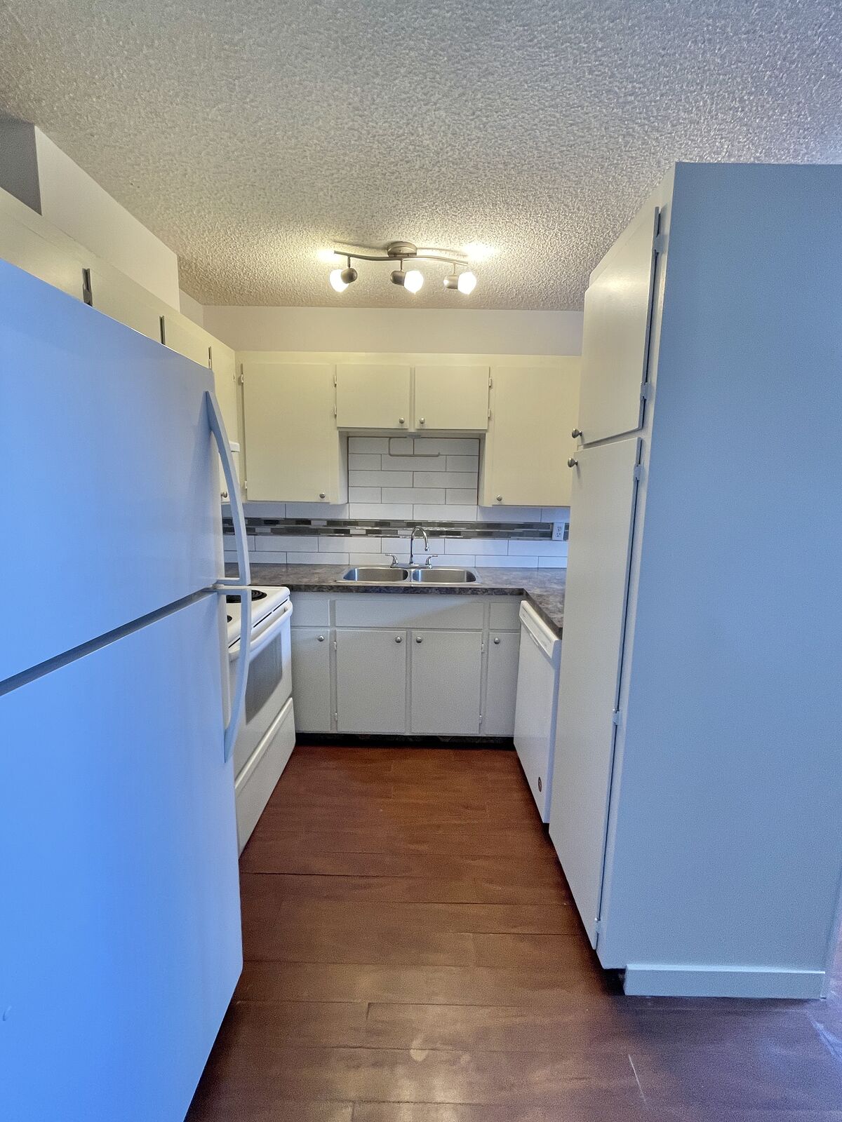 Calgary 2 bedrooms Townhouse for rent. Property photo: 300238-1